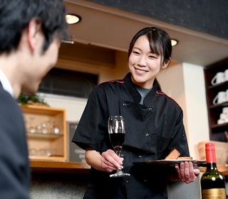 <font color="gold">新着・更新　</font>春夏秋冬「食彩王国」長野県産食材を生かした「和食」「洋食」「スイーツ」を、 それぞれの料理人とパティシエ達が腕を振るっております。テーブル席まで信州の風を届けてください！
