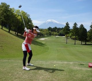 全国でも一流のゴルフコースで、お客様が休憩時に 利用するレストランのでホールのお仕事です。ゴルフ好きの方にお勧めです！