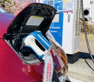 『電気自動車』に搭載される大型リチウムイオン電池を世界で初めて量産。100年以上続く次世代電池のパイオニア。