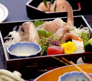 新潟県内産の食材を中心に使用したお料理と美味しいご飯を提供いたします。 新潟県内産の食材を中心に使用したお料理と美味しいご飯を提供いたします。