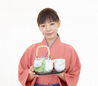 農薬や化学肥料に頼らず、堆肥などで豊かな土を作り作物を育てる農法は有機、循環型、持続可能型、環境保全型農業などと呼ばれ、食の安全性を考え安心をメーニューに取り入れております。