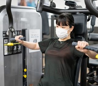 ゆったり泳げる20ｍのプールの他、リフレッシュ効果をさらに高めるハーブミストサウナやジャグジーも併設しております。
