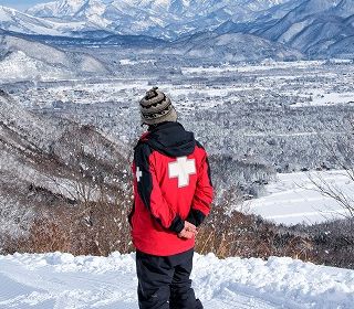 標高が高く、良質な雪質が人気のスキー場です。  5月上旬まで滑走可能なので、スキー・スノボーを長く楽しみたい方にはとってもオススメ！