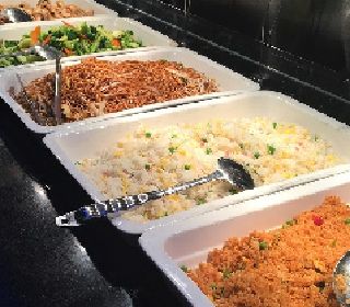 雄大な岩手山を一望しながら、厳選した旬の食材で五感を満たす絶品グルメをお楽しみいただけます。
