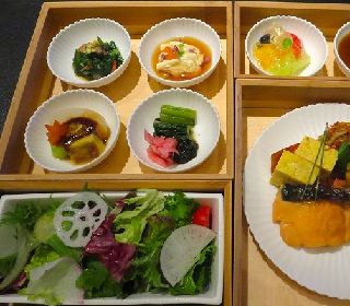 八ヶ岳の麓で育まれた食材のフレンチと和食料理。清里の恵みをお楽しみいただけます。
