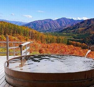 ゆったりと流れる時間の中で鬼怒川の絶景を堪能、豊富な和洋食のメニューをビュッフェ形式でご用意しております。
