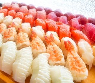 日本海の眺望が広がる最高のロケーション！豊富な和洋食のメニューをビュッフェ形式でお楽しみいただけます。