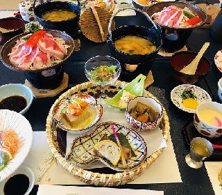 八ヶ岳の雄大な自然を感じるリゾートステイ、地元の新鮮な食材をふんだんに使った五感を満たす絶品グルメをご堪能いただけます。