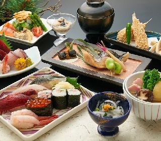 歳時記の季語とともに味わう懐石料理、季節の美しい風景が感じられるお料理をお楽しみいただけます。