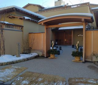 歴史に触れる宿です。 一歩足を踏みこめば日頃の喧騒から離れくつろぎの空間へ！