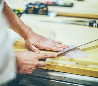 季節の一品料理から会席料理まで、四季折々の新鮮な素材でおもてなしです。