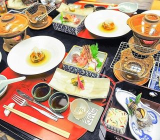 緑に囲まれた上信越国立公園内に湧く万座温泉。古くは江戸末期より湯治客で賑わうこの高山温泉郷は静かに佇んでいます。四季の移ろいを感じていただける広大な景色が自慢のお宿です。 緑に囲まれた上信越国立公園内に湧く万座温泉。古くは江戸末期より湯治客で賑わうこの高山温泉郷は静かに佇んでいます。四季の移ろいを感じていただける広大な景色が自慢のお宿です。
