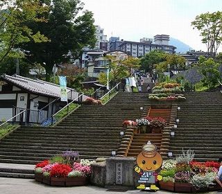 温泉に入って、浴衣でゆったり。そのままで、お食事をいただけるのは、日本旅館の文化です。